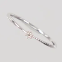 Ring, stl 19, 8/8slipad diamant 1x ca 0,005ct, Ø ca 3mm, bredd 1mm, vitguld, GHA 18K Vikt: 1,2 g