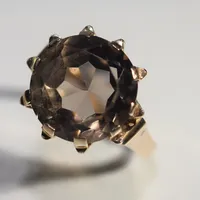Ring med sten, Ø 17½ mm, bredd 15,5 mm höjd 11 mm, 14K Vikt: 6,9 g