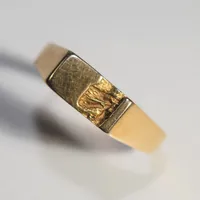 Ring , Ø 20½ mm, bredd 6 mm, 18K  Vikt: 3,9 g