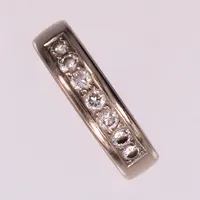 Ring halvallians med diamanter 7xca0,05ct, stl 17¼, bredd 5mm, vitguld, gravyr. 18K  Vikt: 6,6 g