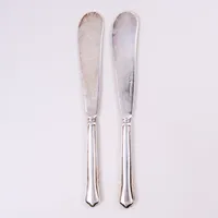 2 Smörknivar, modell Chippendale, ca 15,5cm, Guldsmedsaktiebolaget AB, silver 830/1000 Vikt: 74,6 g