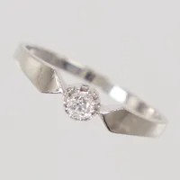 Ring, stl 17¾, bredd 1,6mm-3,1mm gammalslipad diamant 1x ca 0,12ct enligt gravyr, nagg, 14K Vikt: 2 g
