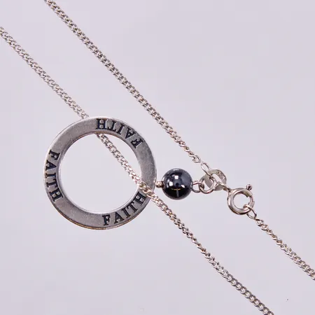 Collier längd ca 44cm, bredd ca 1mm, hänge Faith Ø 24mm, 925/1000 silver Vikt: 6,2 g