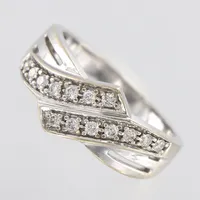 Ring, GHA, vitguld, diamanter 14x0,02ct, stl 17¾, bredd 2,8-8mm, 18K  Vikt: 4,7 g