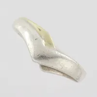 Ring vitguld,Guldfynd AB,storlek 17.5 mm,bredd 3.1-6.3 mm,8 k. Vikt: 4,2 g