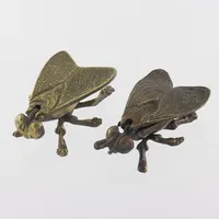 Askfat 2st olika "flugor", längd ca 10 cm, metall Vikt: 0 g