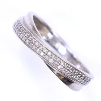 Ring i vitguld med diamanter tot ca 0,25ct, stl 17, bredd 2-5mm Vikt: 3,1 g