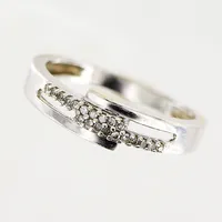 Ring, diamanter 20 x ca 0,005ct, 8/8-slipade, stl 16, bredd 2-4,5mm, 18K. Vikt: 2,4 g
