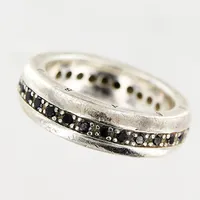 Ring, svarta stenar, 17¾, bredd 5,5mm, Thomas Sabo, slitage på ringen, silver 925/1000. Vikt: 9,5 g