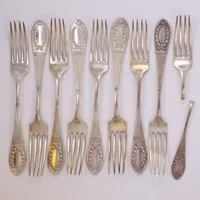 9 Bordsgafflar, längd 17,5cm, Wilkens, en gaffel av på mitten. 800/1000 silver  Vikt: 365,7 g