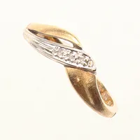 Ring, diamanter 3xca0,005ct, tvåfärgad, stl 17½, bredd 2-5,3mm, 18K  Vikt: 3,5 g