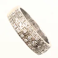 Ring, diamanter, 9xca0,01ct, 22xca0,005ct, vitguld, stl 16¾, bredd 5,3mm, gravyr, 18K  Vikt: 5,5 g
