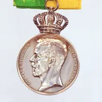 Medalj, för lång och trogen tjänst, namngravyr,  tygrem , etui, silver 830/1000, brutto Vikt: 46 g