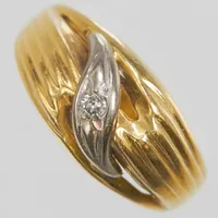 Ring med diamant 1 x ca 0,03ct, Ø18½, 18K Vikt: 7,8 g