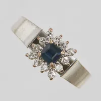 Ring med safir och diamanter 12 x ca 0,025ct,  Ø17½, bredd: 2,5-8,5mm, vitguld, 18K Vikt: 5,1 g