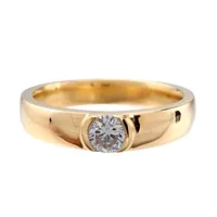 Diamantring, 18K guld, Diamant 0,15ct, ostämplad, Ø15½ mm, ringens bredd 3,3 mm, fint skick Vikt: 4 g