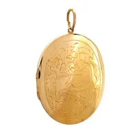Antikt Hänge Medaljong, 18K guld, större modell, mönstrad framsida och baksida, tillverkad av Guldsmed Johan Petter Forssberg Luleå 1863, kontrollstämpel, längd inkl. ögla 46 mm, bredd 30 mm, tjocklek 4 mm, fint skick, samtida namngravyr "Elsa" på framsidan Vikt: 8,6 g