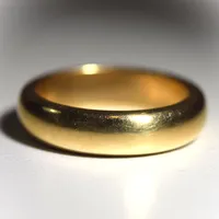 Ring, Ø 18 mm, bredd 5 mm,18K  Vikt: 9,3 g