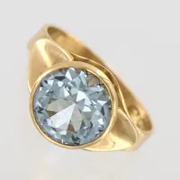 Ring, med ljusblå sten, stl 16¾, bredd 3-10mm, 18K Vikt: 3,1 g