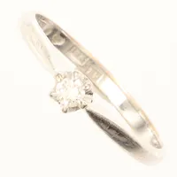 Ring med diamant 0,10ct, vitguld, stl 19¼, bredd ca 2-4mm, repig, Laas Mihkel, ca år 1952, 18K Vikt: 3,1 g