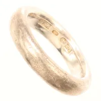 Ring, Efva Attling, stl 19, bredd ca 5mm, repig, 925/1000 silver  Vikt: 10,3 g