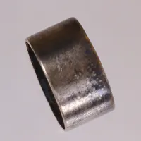 Ring, stl 15, bredd ca 8,5mm, Hedbergs Guld Dalsjöfors 1971, något skev. 830/1000 silver  Vikt: 2,4 g