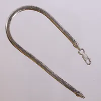 Armband, ca 18,5cm, bredd 4mm, lätta bucklor, 925/1000 silver  Vikt: 5 g