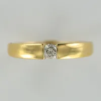 Ring med diamanter, 0,15ct enligt gravyr, bredd 2-3mm, stl 17, 18K  Vikt: 2,9 g