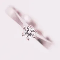 Ring med briljantslipad diamant ca 0,15ct, kvalitet ca TW-W(G-H)/SI, stl: 16½, 18K vitguld Vikt: 2,8 g