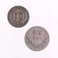 Två mynt, 25 Öre, 1917, Ø17mm, 600/1000 silver, 10 Öre, 1929, Ø15mm, 400/1000 silver, bruksslitage, bruttovikt 3,7g 