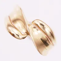 Ring, stl: 17¼, tillverkad av Guldfynd AB, 18K guld Vikt: 3,2 g