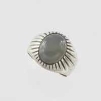 Ring med sten, stl 15½mm, bredd 4,5-13,6mm, silver 835/1000  Vikt: 3,7 g