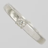 Ring med diamant 1 x ca0,10ct, Ø16½, GHA, vitguld, 18K Vikt: 3,8 g