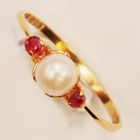 Ring, Ø16, bredd:4mm, pärla, röda stenar, 18K 0,8g.