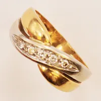 Ring, 5x diamanter 0,16ctv enligt gravyr, Ø17¾, bredd:8mm, 18K 4,8g.