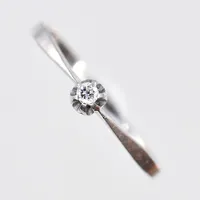 Ring med diamant 0,03ct enligt gravyr, stl 17, bredd 1 mm, vitguld, 18K. Vikt: 0,8 g