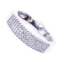 Ring vitguld med diamanter totalt ca 0,35ct, stl 15½, bredd 2-5mm, 18K Vikt: 3,3 g
