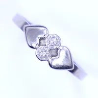 Ring med diamanter totalt 0,02ct, stl 18½, bredd 2-6mm, vitguld, 18K Vikt: 2 g