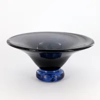 Skål, glas blå/grå, på fot, Ø17,5cm, höjd 7,5cm, vikt 817,6g Vikt: 0 g