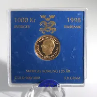 Guldmynt 1000kr, Sveriges Konung i 25 år 1998, 21,6k, 900/1000 Vikt: 5,8 g