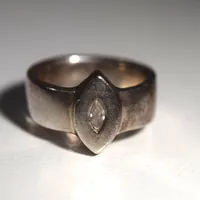 Ring med sten, Ø 18 mm, bredd 7-13 mm, silver 925/1000 Vikt: 9,3 g