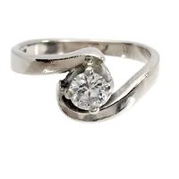Ring, 18K vitguld, Diamant 0,20ct, svensk kontrollstämpel, tillverkarstämpel CFS - Frembergs Guldsmedja AB Karlshamn, Ø16¾ mm, bredd 2-8 mm Vikt: 4,1 g
