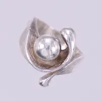 Ring, stl: ca 17,½, silver, 830/1000 Vikt: 7,4 g