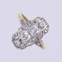 Ring med diamanter, 2 x ca 0,15ct 2 x ca 0,05ct 12st rosenstenar, stl 16½, 1920-30-tal, skena stämplad 585 , fattning i platina ostämplad,  14K  Vikt: 2,4 g