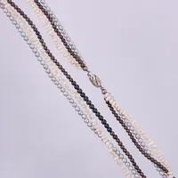 Pärlcollier 3-radig, odlade pärlor, Ø ca 2,9-4mm, längd ca 40cm, viguldslås med diamant,  3x ca0,005ct, 14K  Vikt: 0 g