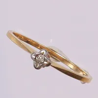 Ring med diamant 1x0,01ct, stl 16½, bredd 1-4mm, 18K Vikt: 1,3 g