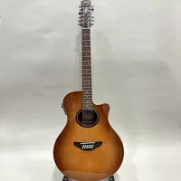 Halvakustisk gitarr, Yamaha APX-5-12A, serienummer: QJX147158, made in Taiwan, en sträng saknas, stötmärken, ytliga repor i lack, mjukt fodral Vikt: 0 g