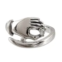 Ring, 18K vitguld, Diamant 0,03ct, tillverkarstämpel SSW, Ø17¾ mm, bredd 3-11 mm, fint skick Vikt: 4,8 g