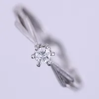 Ring med diamant 1xca0,09ct enligt gravyr, Stjärnringen, stl 17¾, bredd: 1,6-4mm, vitguld, 18K Vikt: 2,2 g