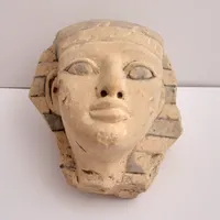Skulptur/Fragment i sandsten, Tutankamon, ca 15x13cm Vikt: 0 g